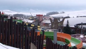 Poliak sa nevedel vpratať do kože, opitý vykrikoval fašistické heslá a hajloval