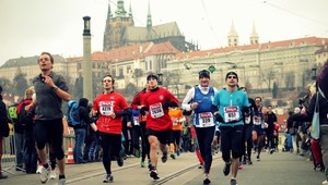 Pražský maratón pod drobnohľadom. Bežali aj Slováci