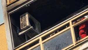 Požiar balkóna v Bratislave: Mohla za to zle umiestnená klimatizácia