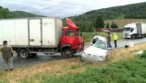 Smrteľná nehoda pri Prešove. Vodič osobného auta sa zrazil s Aviou, neprežil