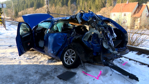 Pri tragickej nehode vyhasol život mladíka. Šofér vošiel na železničné priecestie aj napriek výstražnej signalizácii