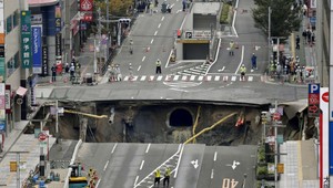 VIDEO: Kráter v zemi opravili za sedem dní