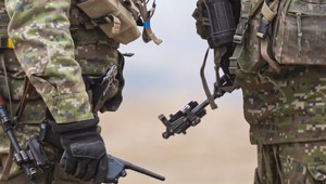 Slovensko zvažuje zavedenie stavu ohrozenia. Armáda by mohla zasiahnuť aj v čase mieru