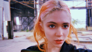 Speváčka a partnerka miliardára Muska šokuje! Ukázala totálne zjazvený chrbát!