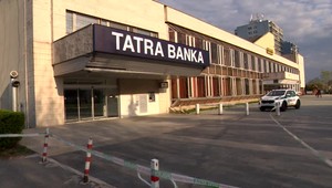 Pri prepade banky získal lupič 10 tisíc eur, pri úteku ich stratil