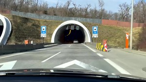 Vodiči, pozor: V tuneli Sitina sa zrazilo viacero áut