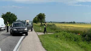 S migrantmi v aute unikal pred políciou. Zastavila ho až streľba