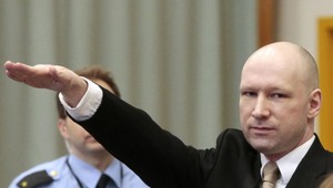Niekoľkonásobný vrah Breivik sa sťažuje, že mu samotka škodí