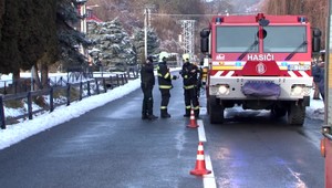 V izbe rodinného domu vznikol požiar, pravdepodobne ho spôsobila nabíjačka v zásuvke