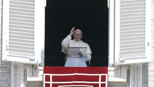 VIDEO: Pápeža Františka zachraňovali hasiči, zasekol sa vo výťahu
