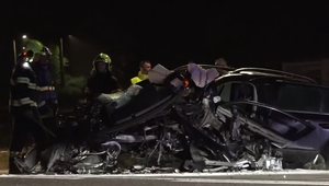 Osobné auto zišlo z cesty a narazilo do betónového stĺpa. Zomrel iba 32-ročný vodič