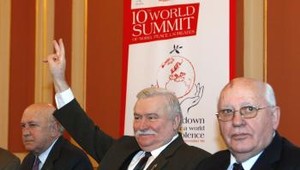 Lech Walesa nevylučuje návrat
