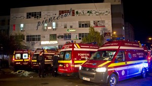 Počas koncertu v Bukurešti vypukol požiar, zomrelo najmenej 27 ľudí