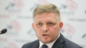 NAŽIVO: Tlačová beseda strany SMER-SD na tému: Predloženie návrhu Ústavného zákona o zastropovaní veku odchodu do dôchodku