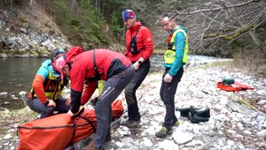 Zo zvláštneho predmetu v rieke bola mŕtvola muža