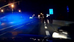 Drogy v aute a naháňačka s políciou