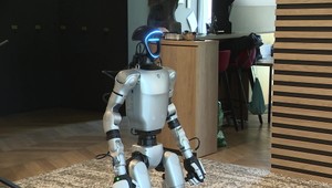 Na Slovensku je prvý humanoidný robot! Vie pozdraviť, plniť rozkazy a komunikovať
