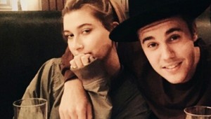 Bieber predviedol vášnivú bozkávačku s manželkou. FOTO v článku