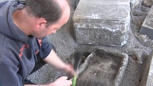 V Prievidzi objavili židovské náhrobné kamene, ktoré mali byť počas komunizmu rozdrvené