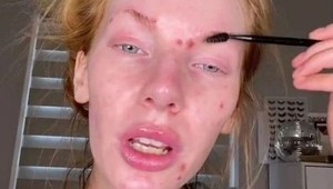 Táto žena dokáže so šminkami hotové divy! Jej neuveriteľná premena vám vyrazí dych