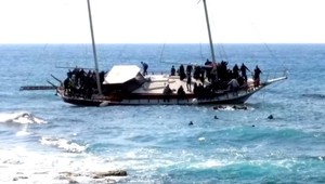 V Indickom oceáne sa potopila loď s utečencami, stovky ľudí je nezvestných