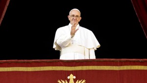 Pápež požehnal Mestu a svetu. V posolstve ale odsúdil krutosť terorizmu