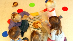 Rodičia detí s Aspergerovým syndrómom môžu od začiatku júla žiadať o opatrovateľský príspevok, teraz im hrozí že oň prídu