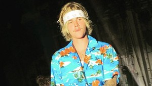 Bieber bojuje s depresiami, jeho manželka sa zabáva s prominentnými priateľmi