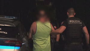 V Bánovciach nad Bebravou vošiel muž do krčmy a zaútočil nožom. Dôvod je známy