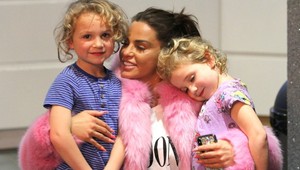 Plastiková kráska zverejnila FOTO dcér, ľudia sú šokovaní: Čo z tých detí vyrastie?