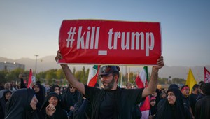 Irán sa rozlúčil s ajatolláhom Chameneím. Pohreb sprevádzali odkazy o pomste Trumpovi