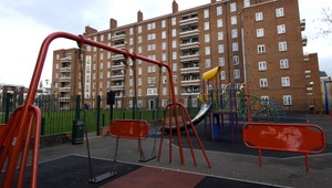 Doplatil na kamarátstvo. Karol za byt nevidel ani cent