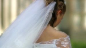 Všetci ju odhovárali od nákupu svadobných šiat cez internet: Keď nevestu uvideli, zostali očarení