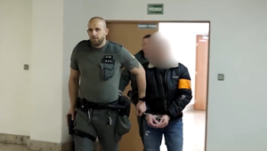 Muž obvinený z vraždy vlastného brata sa postavil pred sudcu