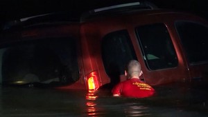 Osvieženie po dlhej ceste nedopadlo najlepšie. Auto skončilo v jazere