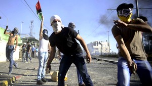 Na Izrael dopadli strely z Libanonu, počet mŕtvych narastá