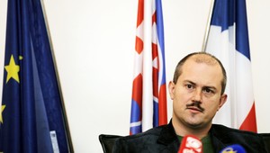 Kotlebovi hrozí pokuta, môže prísť o 18 mesačných platov