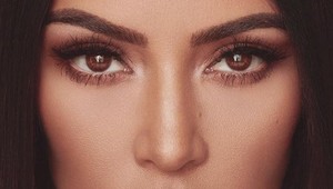 Kardashianka si prenajala jumbo, spustila sa obrovská vlna kritiky