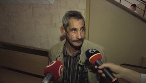 Muža nahneval kamión. Vytiahol zbraň a začal strieľať