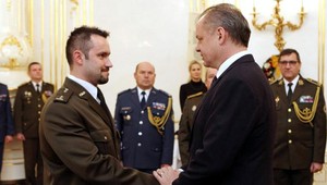 V Afganistane zachraňoval životy, riskoval svoj vlastný. Prezident ho ocenil