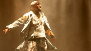 Na Glastonbury vystúpil Kanye West, organizátorke sa vyhrážali smrťou