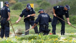 Dvaja bratia sa hrali na pláži, objavili mŕtvolu dieťaťa