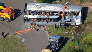 Pri nehode autobusov neďaleko Drážďan zomrelo deväť ľudí