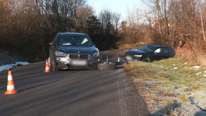 Svadobný deň narušila nehoda: Vodič narazil do ich auta