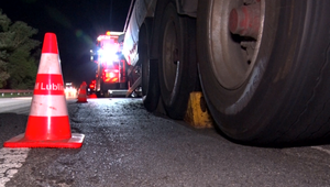 FOTO: Nákladiaku sa odtrhla cisterna. Tisíce litrov močoviny museli prečerpať a nebola to jediná nepríjemnosť