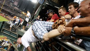 ŠPORTOVÍ FANÚŠIKOVIA: Tragédie, nehody, kuriozity...