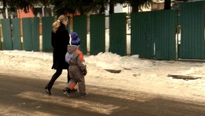 Priechod pre chodcov mu vedie do domu! Milan pri parkovaní riskuje