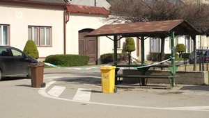 Krvavý útok na trhovisku: Šiesti chlapci dobili 32-ročného muža, zasadili mu 19 rán