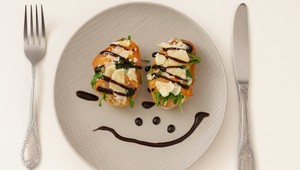 Bruschetta s ricottou a s broskyňou