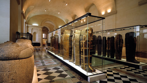 Únik vody v Louvri poškodil cenné knihy v oddelení egyptských starožitností